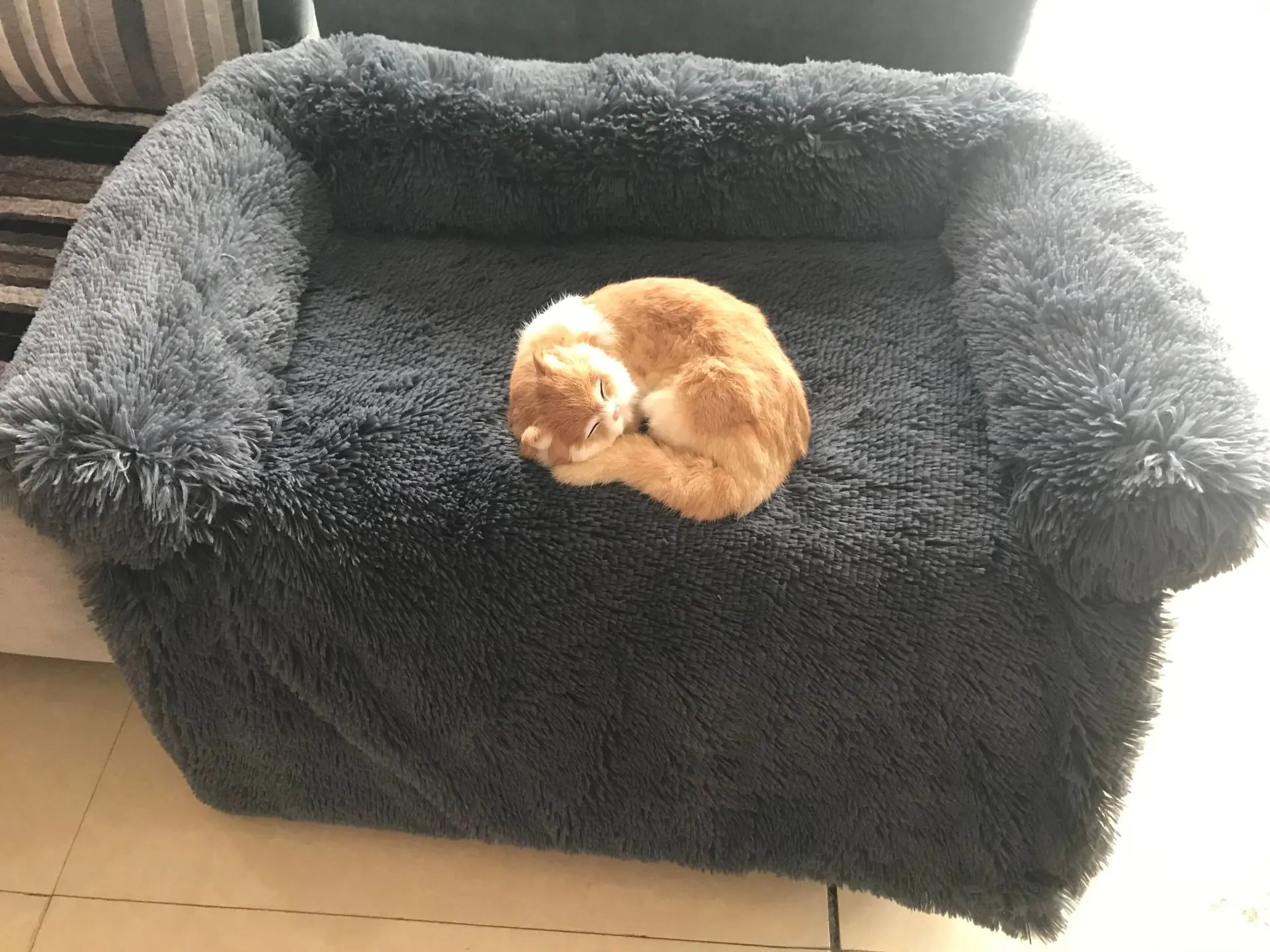 Plush Washable Blanket for Pets - Removable Nest